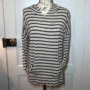 ✨5/$25 Medium hooded long sleeve soft tee